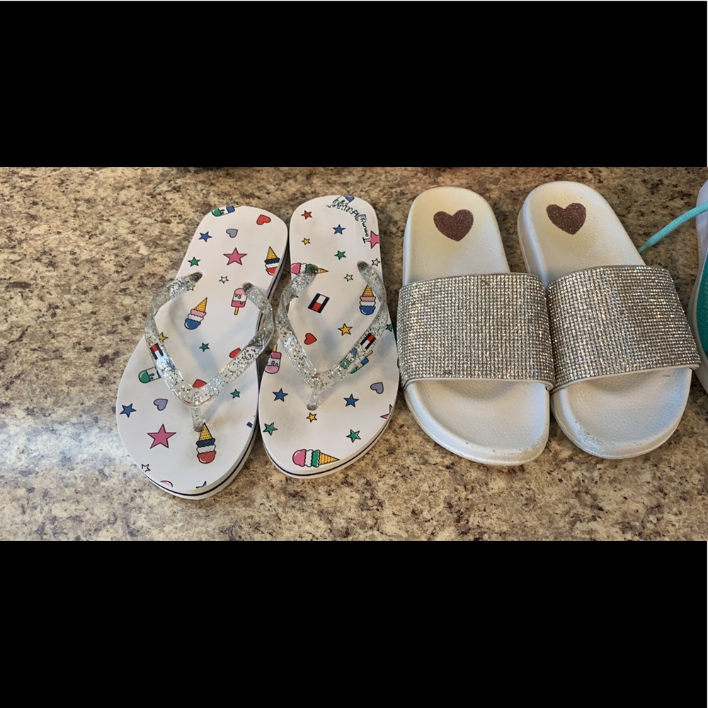 Girls flip flops, size 2-3